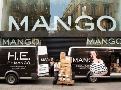 Una tienda de Mango recibe mercanc&iacute;a de la l&iacute;nea de mujer y de H. E. 