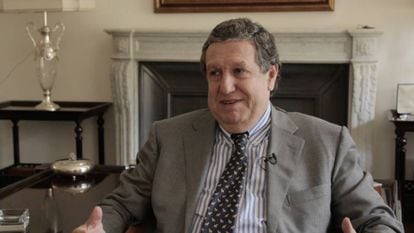 El expresidente Ramón Puerta, durante la entrevista en su casa de Buenos Aires.