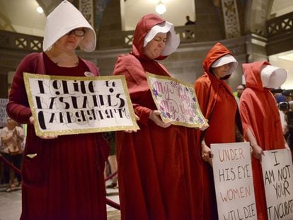 Activistas a favor del derecho al aborto, en Misuri.