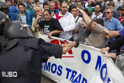 Protestas ante la sede de la Xunta