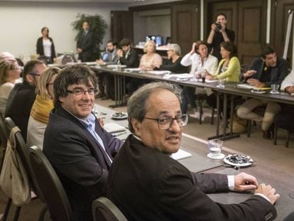 Quim Torra i Carles Puigdemont en la reunió de Junts Per Catalunya a Brussel·les, aquest dimecres.