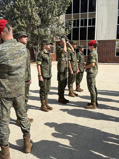 Princesa Leonor: El primer día en la Academia Militar con uniforme de la  dama cadete Borbón Ortiz, España