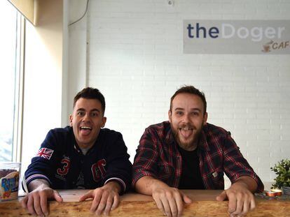  Javier González y Roberto Aláez fundadores de The Doger Café en su local en vallecas.