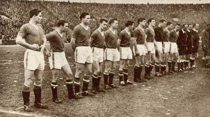 El equipo del Manchester United ante de enfrentarse al Estrella Roja de Belgrado. Al regreso del partido, ocurrió el accidente.