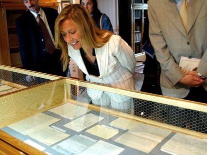 Marina Casta&ntilde;o, durante la inauguraci&oacute;n de una exposici&oacute;n en la Fundaci&oacute;n Cela de Iria Flavia, en 2003.