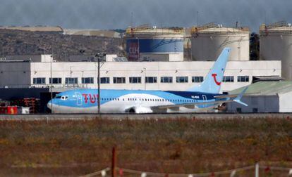 Un Boeing 737 MAX en el aeropuerto de Alicante-Elche, el martes.