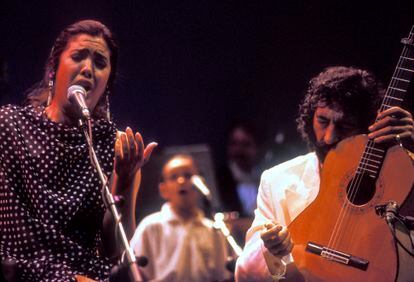 Lole y Manuel, durante una actuación en el teatro Monumental de Madrid en 1995. 