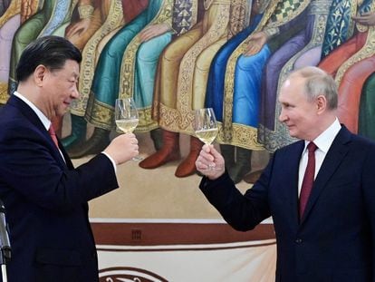 El presidente ruso, Vladímir Putin, y su homólogo chino, Xi Jinping, durante una recepción en el Kremlin, en Moscú, el 21 de marzo.