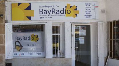 Instalaciones de Bay Radio, una emisora sin licencia que emite desde la zona de El Arenal en Xàbia.