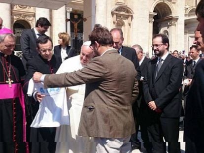 El Papa Francisco recibe a jueces argentinos en la Plaza San Pedro, en el Vaticano