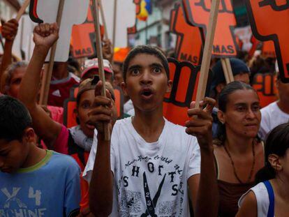 Simpatizantes del opositor Henri Falcón, este lunes en Caracas.