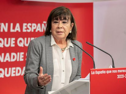 La presidenta del PSOE, Cristina Narbona durante la rueda de prensa que ha ofrecido este lunes en Ferraz tras la reunión de la Comisión Permanente del PSOE.