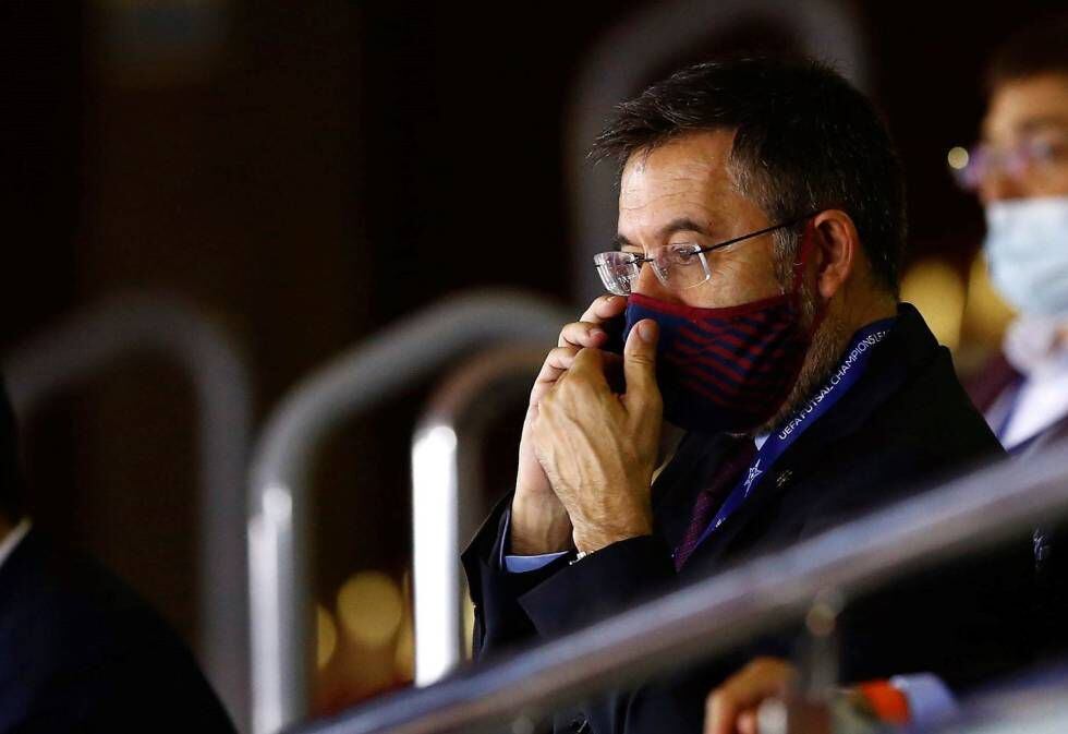 Josep Maria Bartomeu, en el palco del Palau Blaugrana, en un partido de fútbol sala en novembre de 2020.
