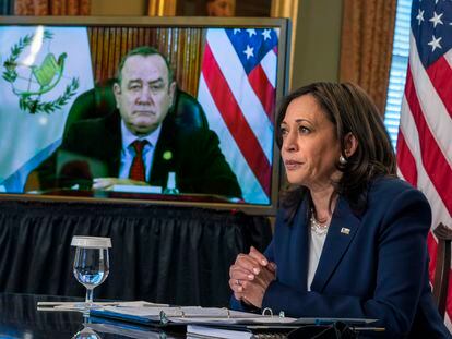 La vicepresidenta de EE UU Kamala Harris en un encuentro virtual con el presidente guatemalteco Alejandro Giammattei el pasado 26 de abril.