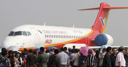 Un prototipo de ARJ21 en la exhibici&oacute;n de Zhuhai, en 2010.