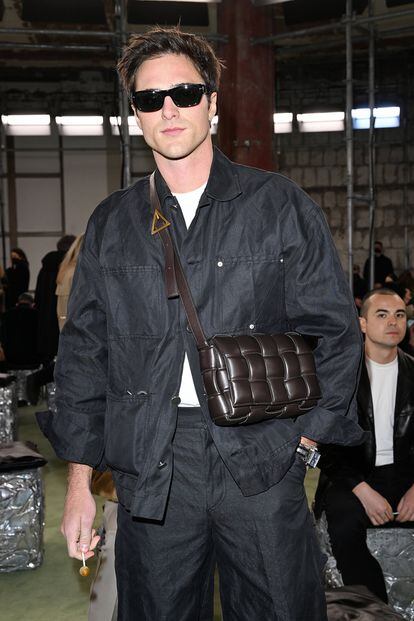 Jacob Elordi, con un bolso de bandolera de Bottega Veneta.