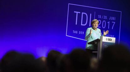La canciller alemana, Angela Merkel, en el congreso anual de la Federación de Industria Alemana (BDI).