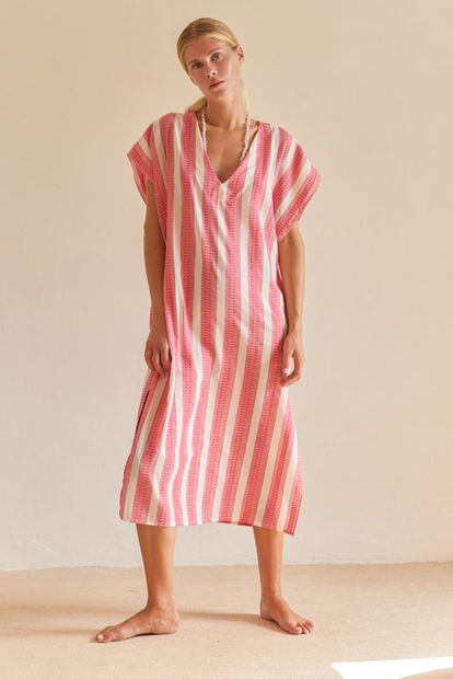 No encontrarás ningún vestido tan favorecedor como esta túnica en rayas rosas y blancas de JoSephine.

181 euros