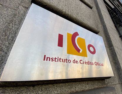 Fachada del ICO con su logotipo
