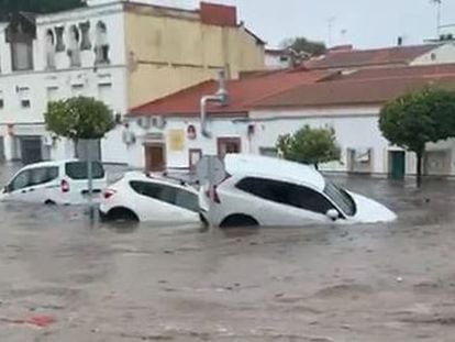 La borrasca deja también fuertes riadas en Huelva, donde la Guardia Civil ha rescatado a varias personas atrapadas en sus vehículos
