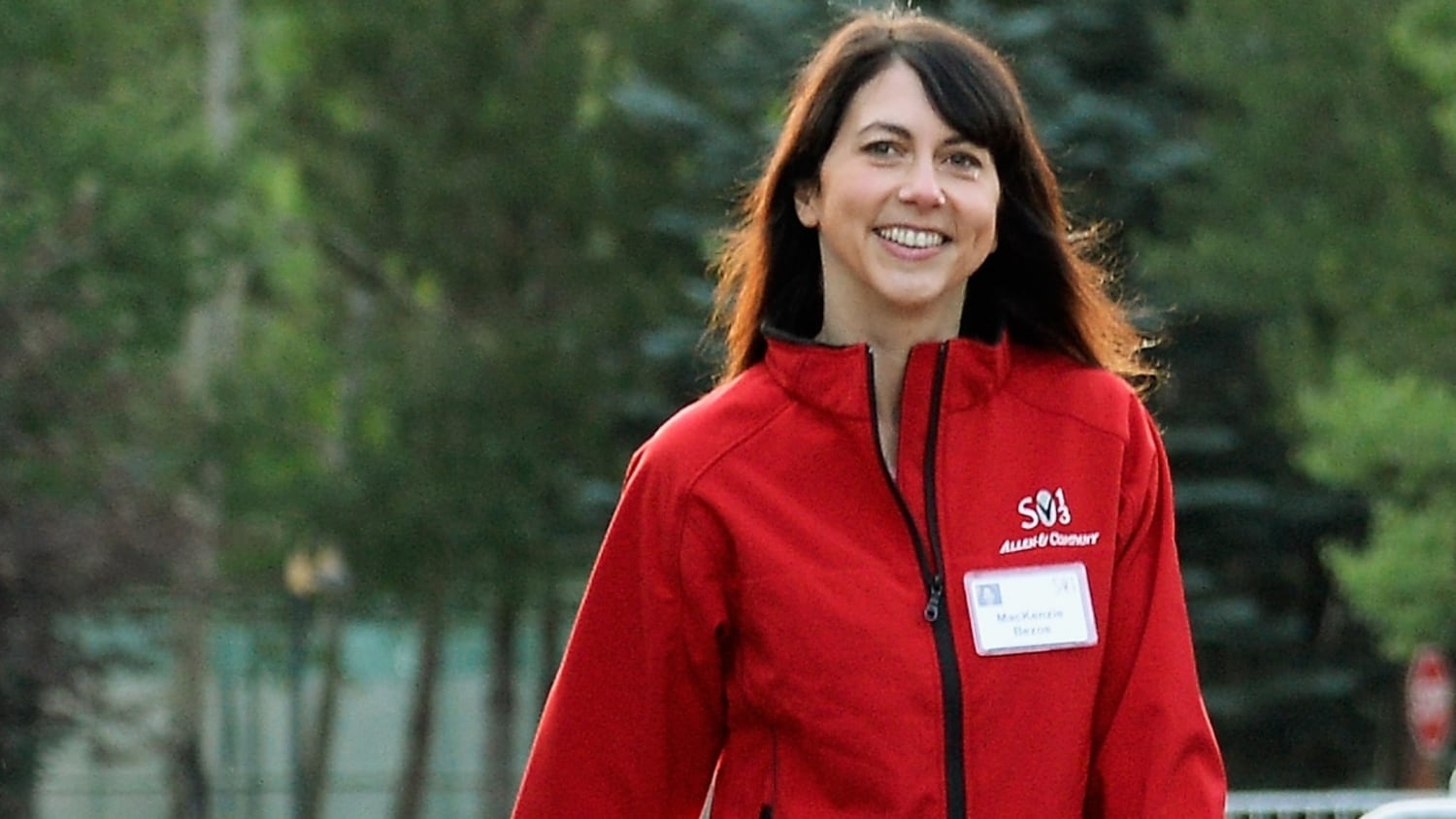 MacKenzie Scott, exmujer de Jeff Bezos, entra en las 20 primeras posiciones, de la que salen dos mujeres. 