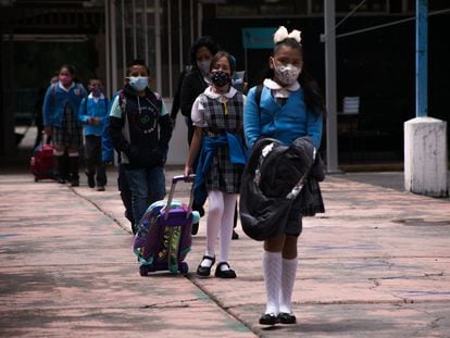 Alumnos en una escuela primaria en la alcaldía Iztacalco, en Ciudad de México, el 30 de agosto de 2022.