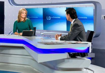 Mar&iacute;a Casado entrevista a Jos&eacute; Manuel Soria en la primera entrega de la temporada de &#039;Los desayunos de TVE&#039;.