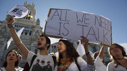 Manifestación en Madrid a favor del diálogo tras el desafío independentista de Cataluña.