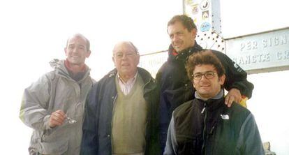 Jordi Pujol, expresident de la Generalitat, al cim de l'Aneto el 1999, amb els seus fills Pere (esquerra), Jordi i Oriol (amb ulleres)