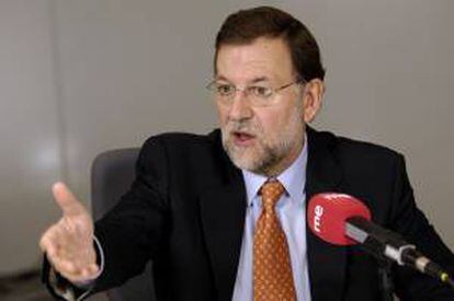 El presidente del PP, Mariano Rajoy, durante una entrevista en Radio Nacional de España (RNE). EFE/Archivo