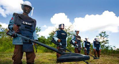 El grupo de desactivaci&oacute;n de la unidad 2 del Centro de Acci&oacute;n contra las Minas de Camboya (CAMC).