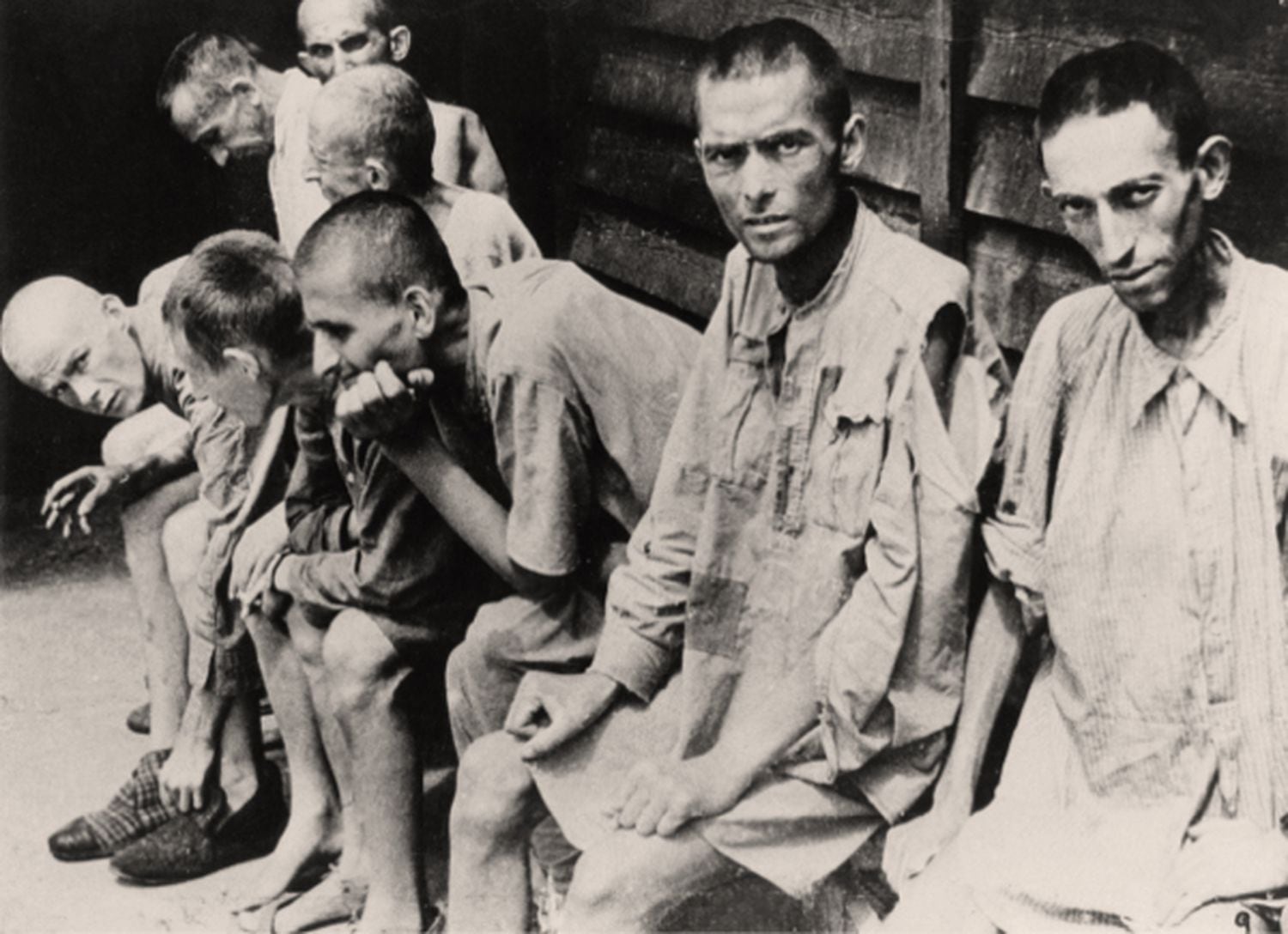 Prisioneros del campo de concentración de Neuengamme en 1945.
