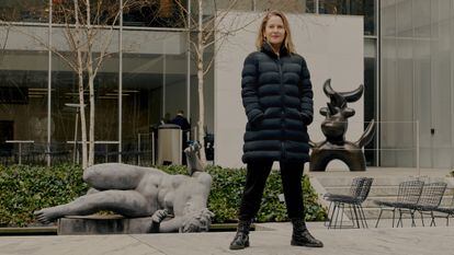 Paola Antonelli, en el jardín de las esculturas del museo. 