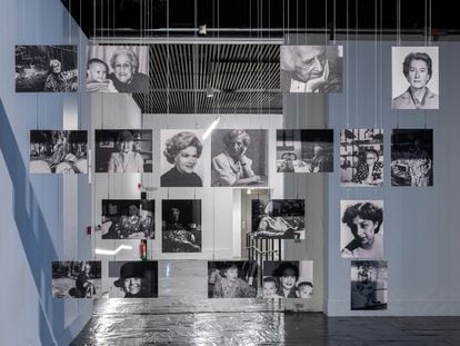 Algunas imágenes de las artistas pertenecientes a Las Sinsombrero en la exposición del teatro Fernán Gómez.