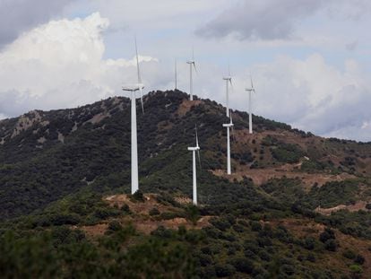 Parque eólico en Collet dels Feixos, Tarragona, el año 2020.