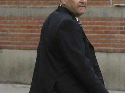 El doctor Carlos Viñals, a la salida del juzgado.