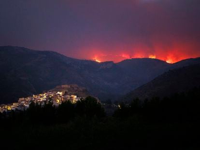 Incendio en Bejís (Castellón), en una imagen del martes.