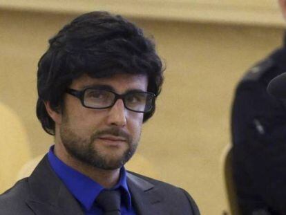 Hervé Falciani, con peluca y gafas, en la vista de su extradición a Suiza