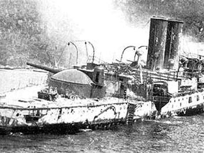 El <i>Almirante Oquendo</i> se hunde frente a la costa de Cuba en 1898, tras la batalla con la flota de EE UU.