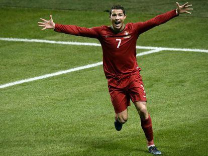 Cristiano celebra su tercer gol ante Suecia.