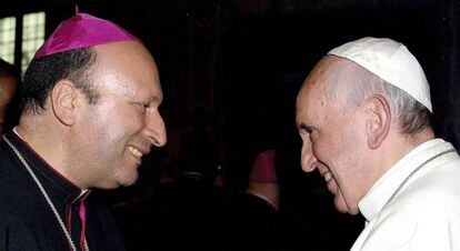 El nuncio Franco Coppola y el Papa, en la Ciudad del Vaticano.