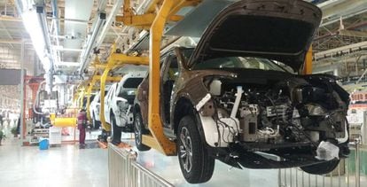 L&iacute;nea de producci&oacute;n de la planta de JAC Motors en Hefei (China)