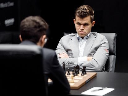 Magnus Carlsen, durante los primeros minutos de la tercera partida del Mundial de Londres