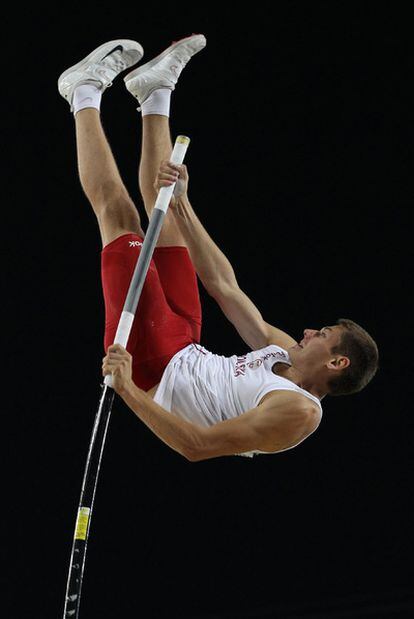 Pawel Wojciechowski, durante el salto que le ha valido el oro.