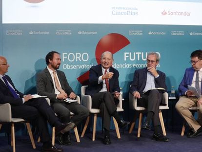 De izquierda a derecha, José Antonio Vega (director adjunto de Cinco Días), Federico Steinberg, Fernando Fernández, Franciso Pérez y Santiago Carbó