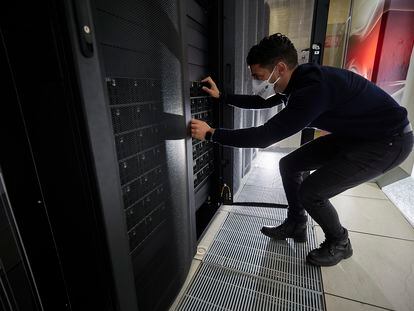 Puesta en marcha del supercomputador 'Albaicín', este martes en la Universidad de Granada.