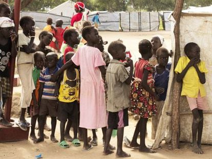 Un grupo de ni&ntilde;os refugiados en el POC de Bor, en Sud&aacute;n del Sur.