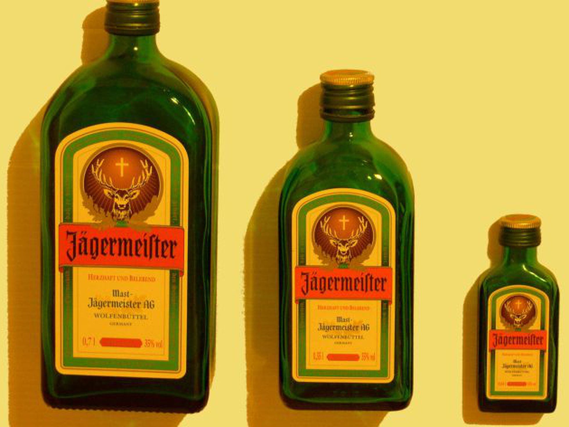 Comprar Licor Jagermeister 2 Botellas + 6 Chupitos Online - Envío Gratis