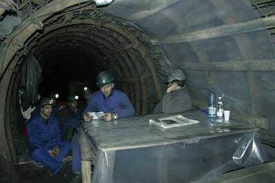 Los mineros encerrados desde el sábado en un pozo de Torre del Bierzo.