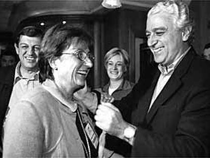 Marisa Bustinduy y José Asenjo, en el último congreso provincial, el pasado diciembre.